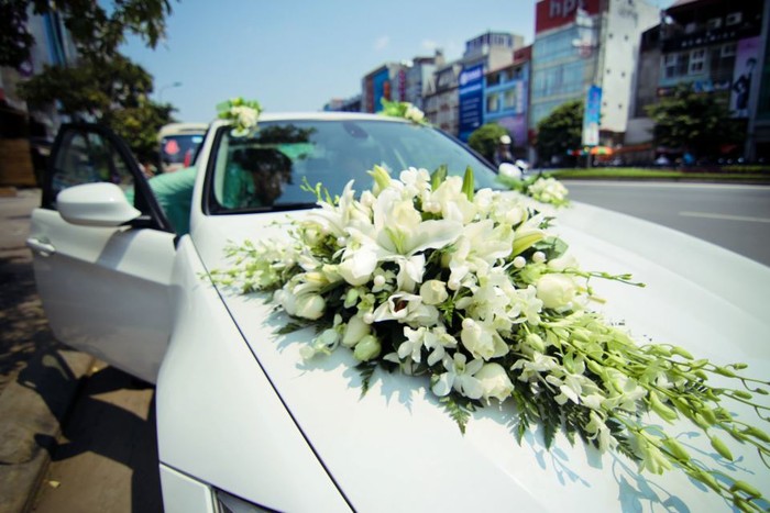 Đặng Phương Nam đón dâu bằng xế sang BMW M6 màu trắng sang trọng.